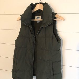 Olive puffer vest- sz s